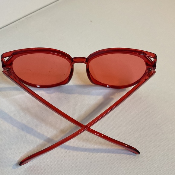 Red SHEIN circle framed lightweight summer sunglasses - Picture 4 of 5